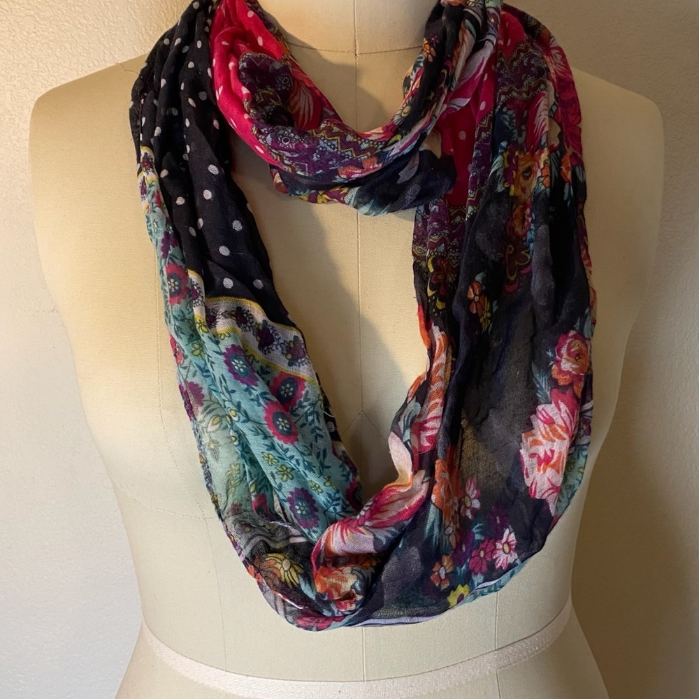 Infinity scarf, design w multi colors